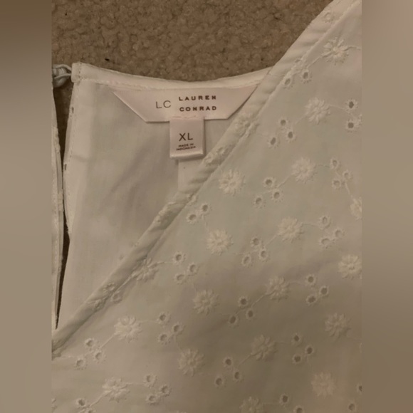 New without tags, LC Lauren Conrad white puff sleeve embroidered  top, XL - Picture 5 of 7